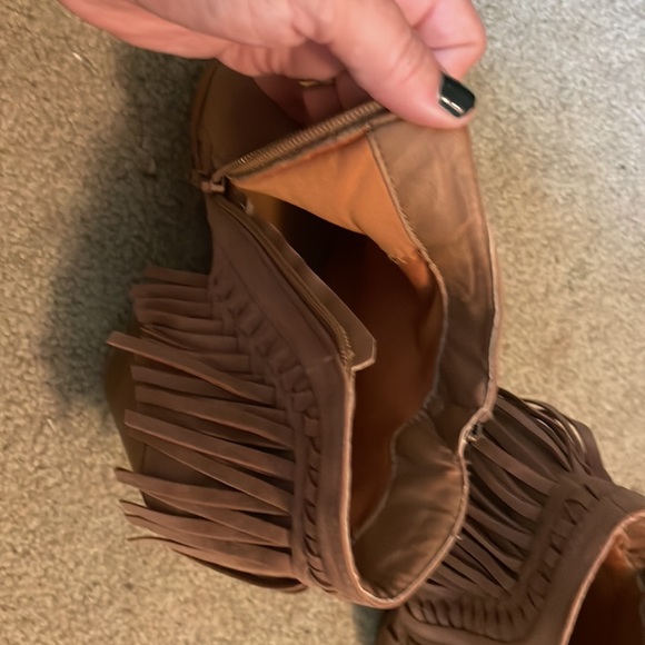 Vanity | suede fringe ankle boots | size 9 - Picture 7 of 8